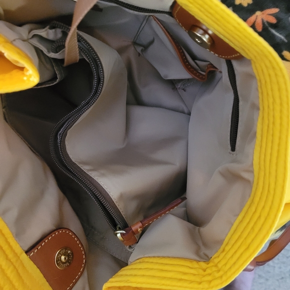 Brand new Dooney and Bourke purse - Picture 4 of 7